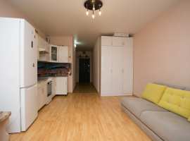 Лот № 163155. Отличная студия с большой застекленной лоджией, с...