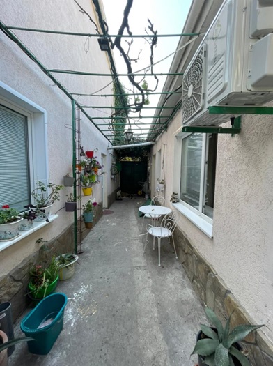 Сдается Длительно часть дома в районе Малахова Кургана. В доме все коммуникации. Автономное отопление. Зимой тепло и... - 1