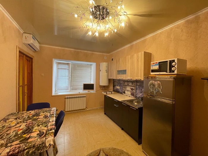 Сдается Длительно часть дома в районе Малахова Кургана. Две проходные комнатки. В одной кухня и спальное место (1/5... - 2