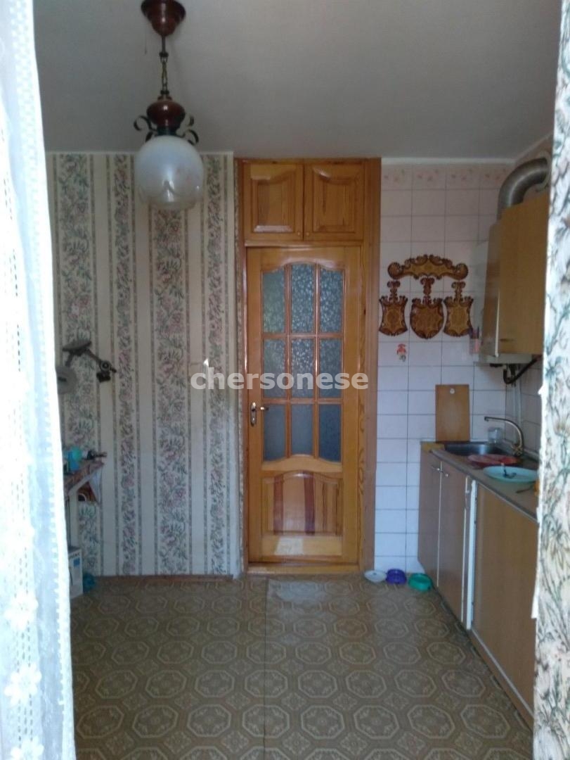 Продается просторная трехкомнатная "чешка" на ул. Генерала Лебедя.   Общая площадь 71 кв м, Кухня 10 кв м.... - 2