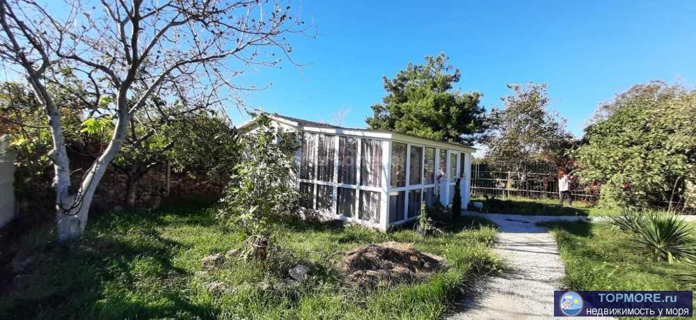 Продается небольшой дом-дача 42 кв.м. со всеми удобствами в доме. Видовая комната-терраса с теплым полом. Свет, вода...