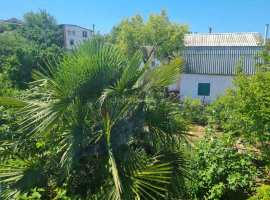 Продается двухэтажный дом-дача 120 кв.м, на участке земли 5,6 сотки...