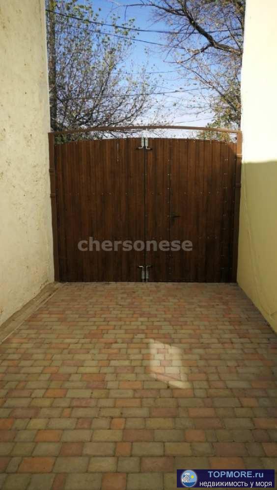 Продается 2-х этажный дом в тихом историческом центе Севастополя.  Общая площадь 130,7 кв. метра, 3 комнаты, два... - 1