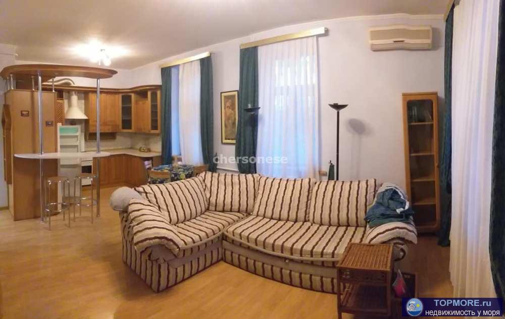 Двухкомнатная сталинка в центре  Сделан хороший ремонт ремонт.  Есть всё необходимое для комфортного проживания.... - 2