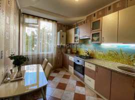 Продаётся комфортная, просторная, светлая, уютная двухкомнатная...