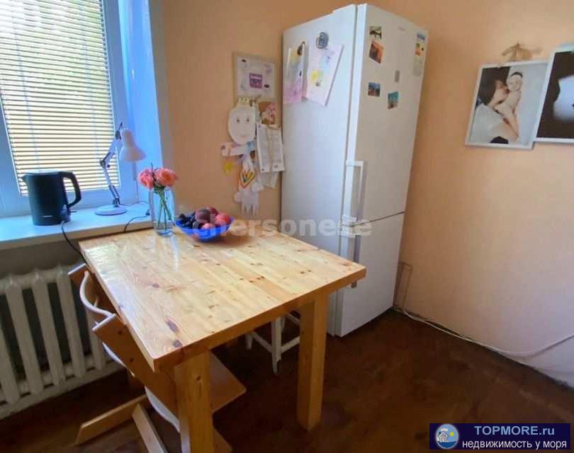 Продается однокомнатная квартира в лучшей локации: историческая часть Севастополя, с окнами в тихий двор в самом... - 2