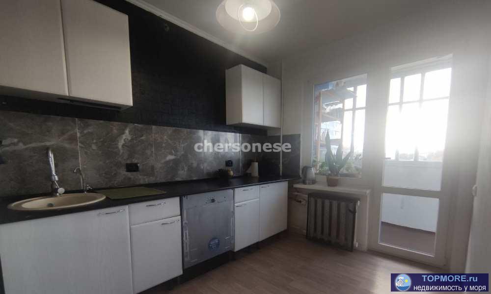 Продается светлая, двухкомнатная квартира с видом на море и Парк Учкуевка. В доме сделан косметический ремонт... - 1