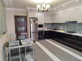 Продается просторная 2-х комнатная квартира в центре Севастополя,...