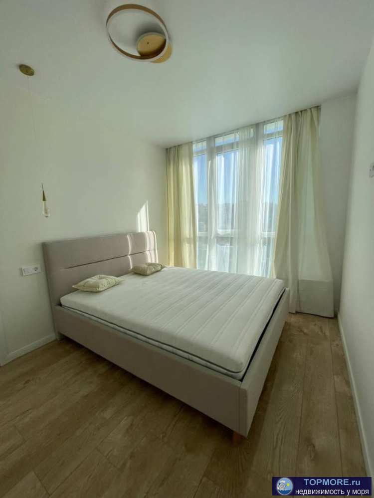 Лот № 164588. Продается квартира в Сочи с хорошим ремонтом и большими окнами в доме комфорт-класса.  Продается с...