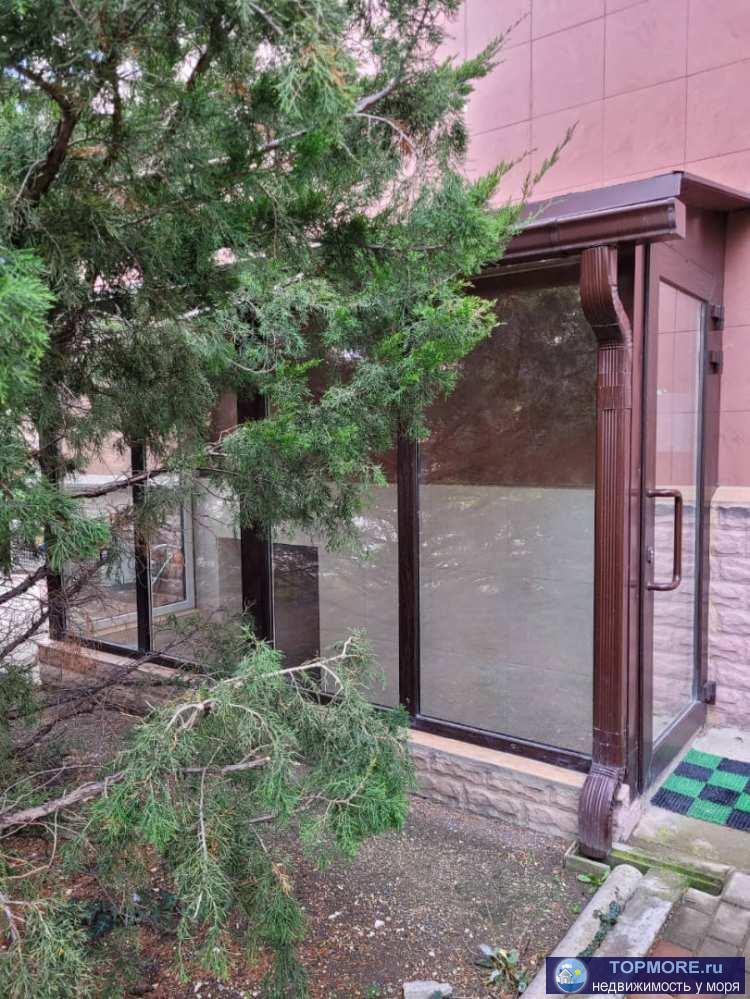 Лот № 21161. продаю квартиру  с хорошим ремонтом цоколь .тихий район вся инфраструктура. недалеко от моря .торг - 1