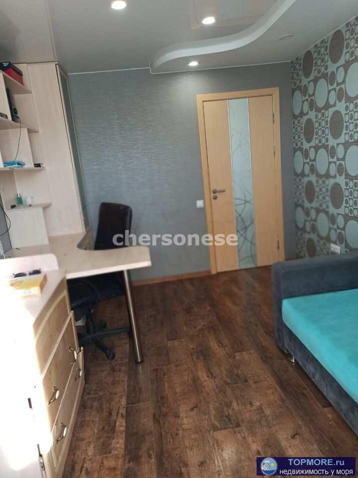 Продается просторная трехкомнатная квартира 60 м2 по проспекту Победы.  Светлая, уютная квартира. Сделан качественный... - 1