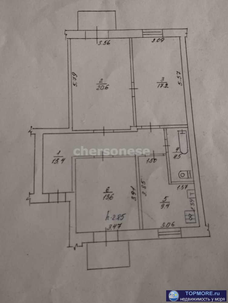 В прямой продаже трёхкомнатная "сталинка" в центре города Севастополь.  Про документы: один собственник,... - 1