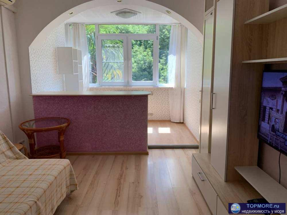 Лот № 165933. Продается квартира в Сочи, центр, ул. Роз 37, полностью меблированная, с дорогой техникой.  Комнаты...