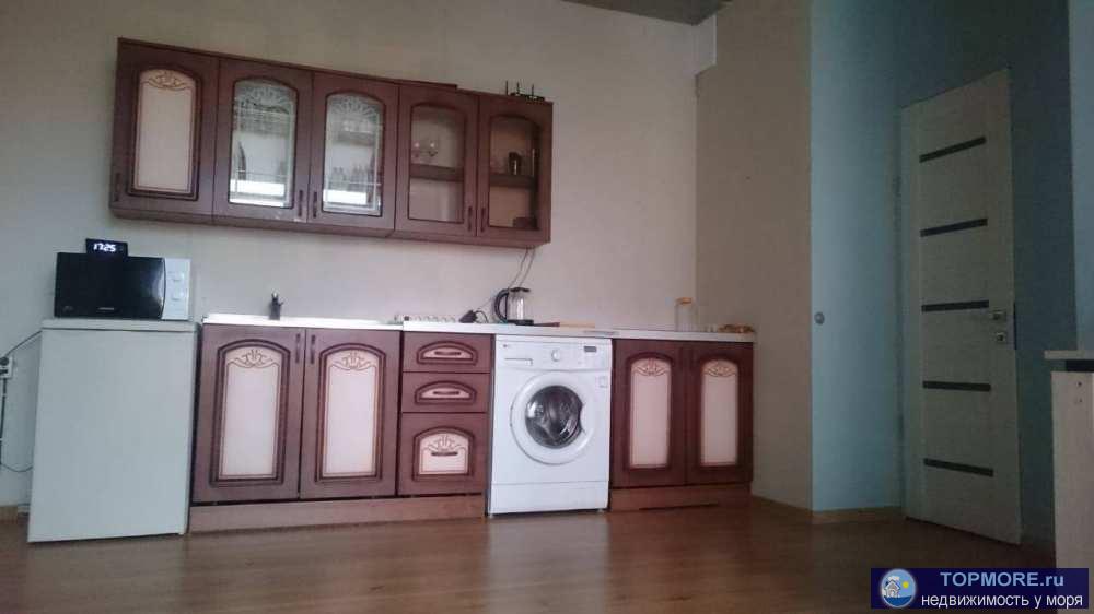 Лот № 166395. Продается видовая квартира-студия в центре Сочи в жк Раз два три.  Студия общей площадью 42 м2,... - 2