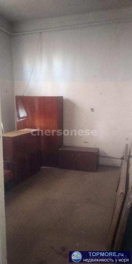 Продается трехкомнатная квартира под ремонт с печным отоплением, но есть возможность подключить газ (проходит рядом с... - 1