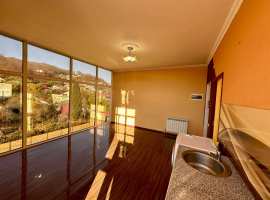 Лот № 166785. Продается просторная угловая квартира 42 м2 с...