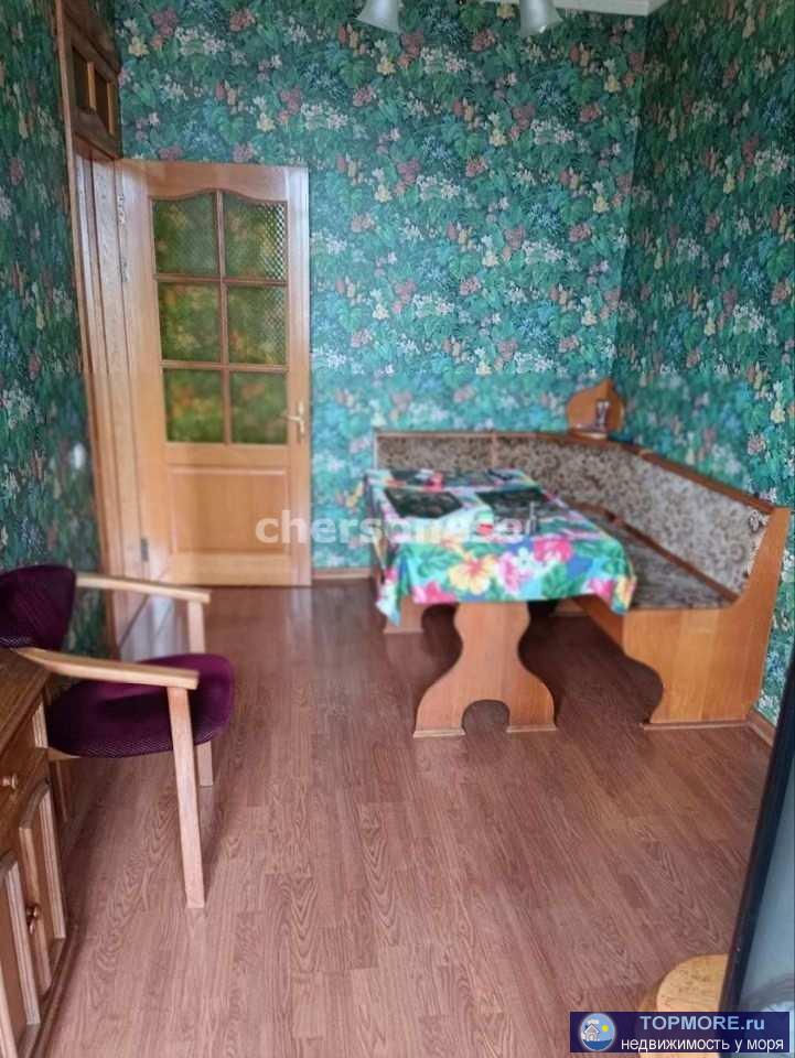 Продается светлая 4-х комнатная просторная сталинка 92 м2 + большая лоджия и балкон,кухня 9 м2,жилая площадь 53 м2. С... - 1