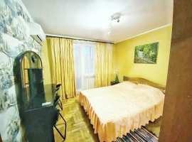 Предлагается к продаже трехкомнатная квартира  - чешка, в  районе с...