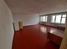 Продается просторная двухкомнатная квартира в Джанкое.

Чистая,...