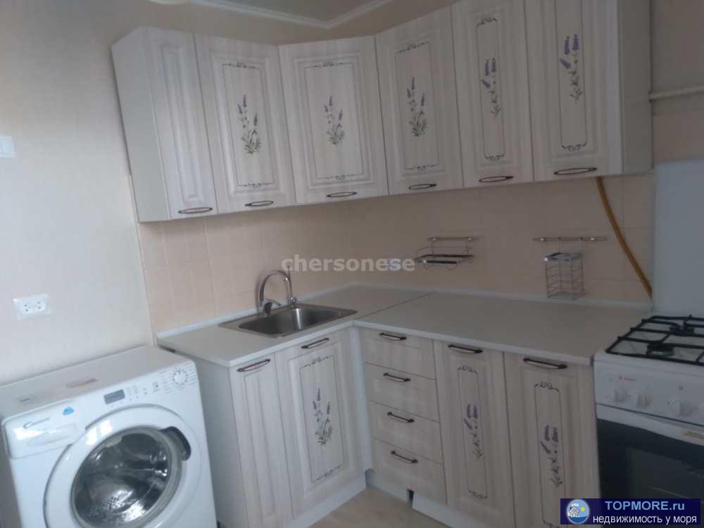 Сдается  длительно 1- комнатная квартира.   Свежий евроремонт. Первая сдача  Два застекленных балкона.   Есть вся... - 2