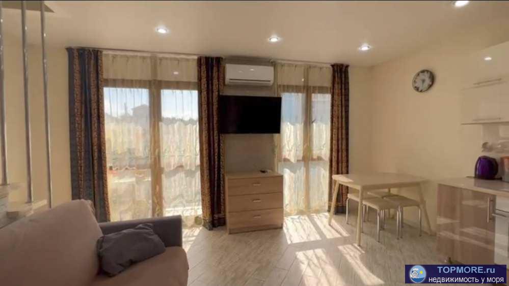 Лот № 168563. Светлая, просторная, 2-ух уровневая квартира возле моря. ​Распланирована:  1-ый этаж - кухня-гостиная,...