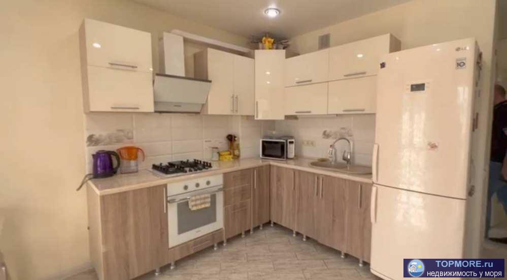 Лот № 168563. Светлая, просторная, 2-ух уровневая квартира возле моря. ​Распланирована:  1-ый этаж - кухня-гостиная,... - 2