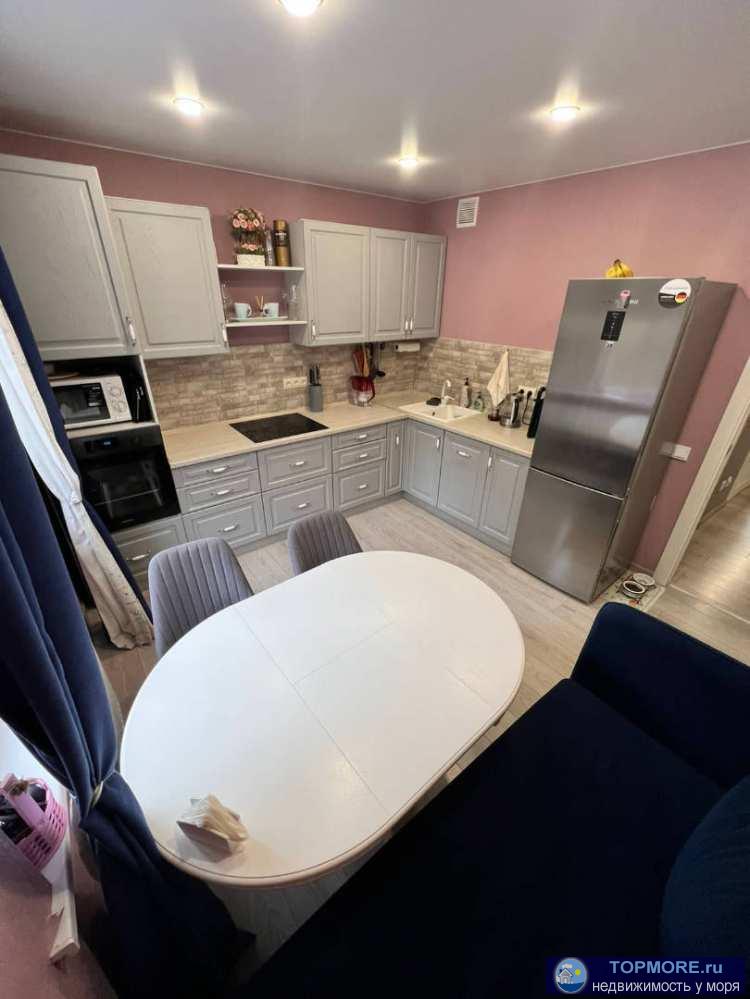 Лот № 168543. Продаётся евро-трёшка в доме бизнес класса, с ремонтом, мебелью и техникой.Установлен новый кухонный...