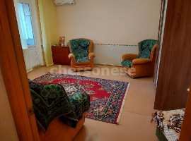 Сдается трехкомнатная квартира  по ул. Бориса Михайлова 1.
Комнаты...