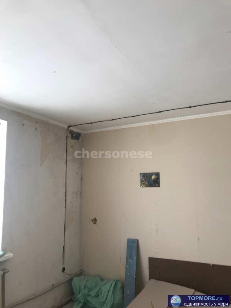 Продается однокомнатная квартира под ремонт. Заведена новая проводка, планировался натяжной потолок, но можно... - 2