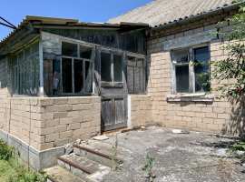 Продам дом под реконструкцию площадью 
80 кв.м. на уч. 10,7 сотки,...