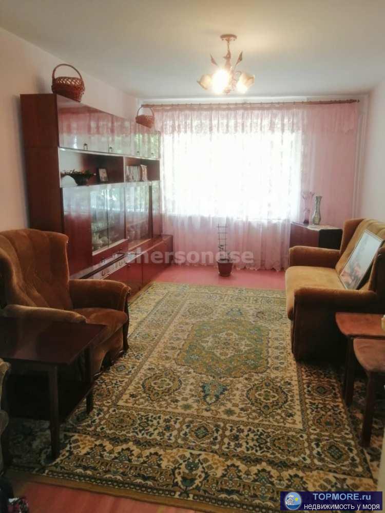 Предлагается к продаже трехкомнатная квартира в Крыму, в самом центре г. Армянск  О квартире:  Дом находится по ул....