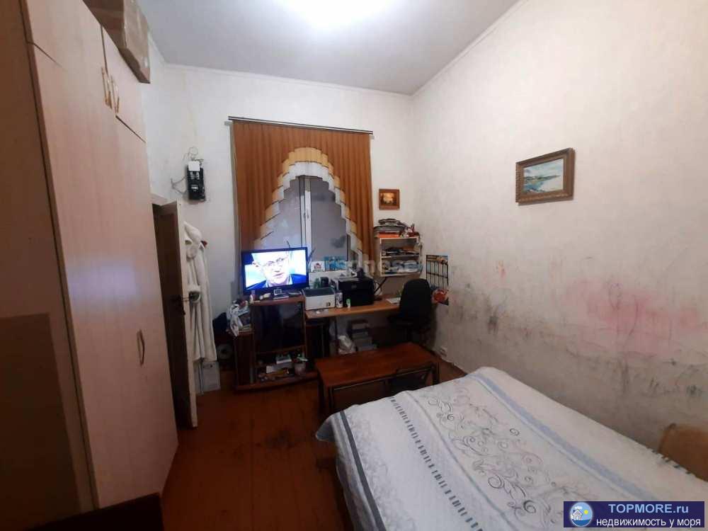 Продается квартира на ул.Кирова. Историческая часть города. Дом построен из бутового камня (старый фонд). Закрытая...