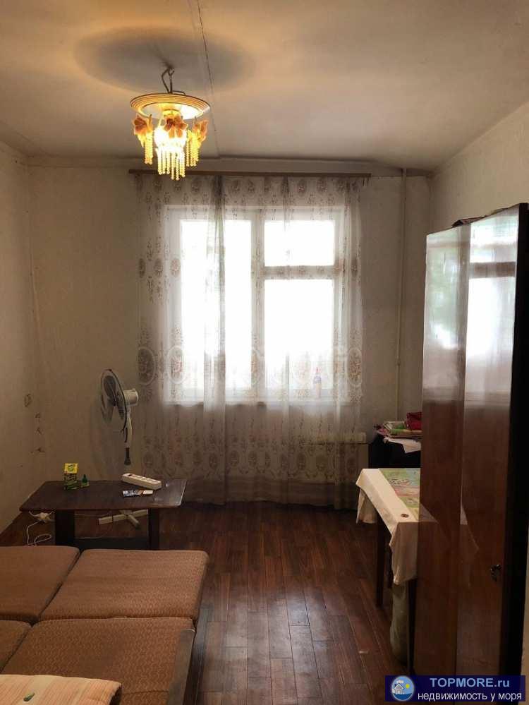 Предлагается к продаже трехкомнатная квартира "чешка" на, реально, высоком первом этаже.  Дом из блоков...