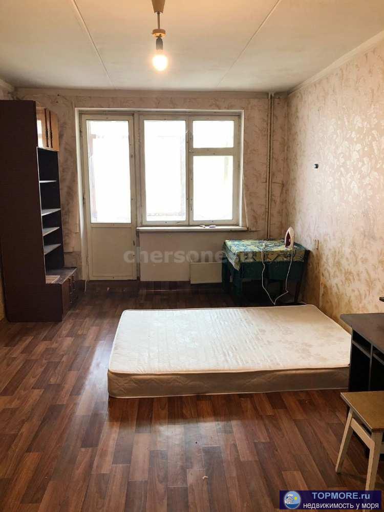 Предлагается к продаже трехкомнатная квартира "чешка" на, реально, высоком первом этаже.  Дом из блоков... - 1