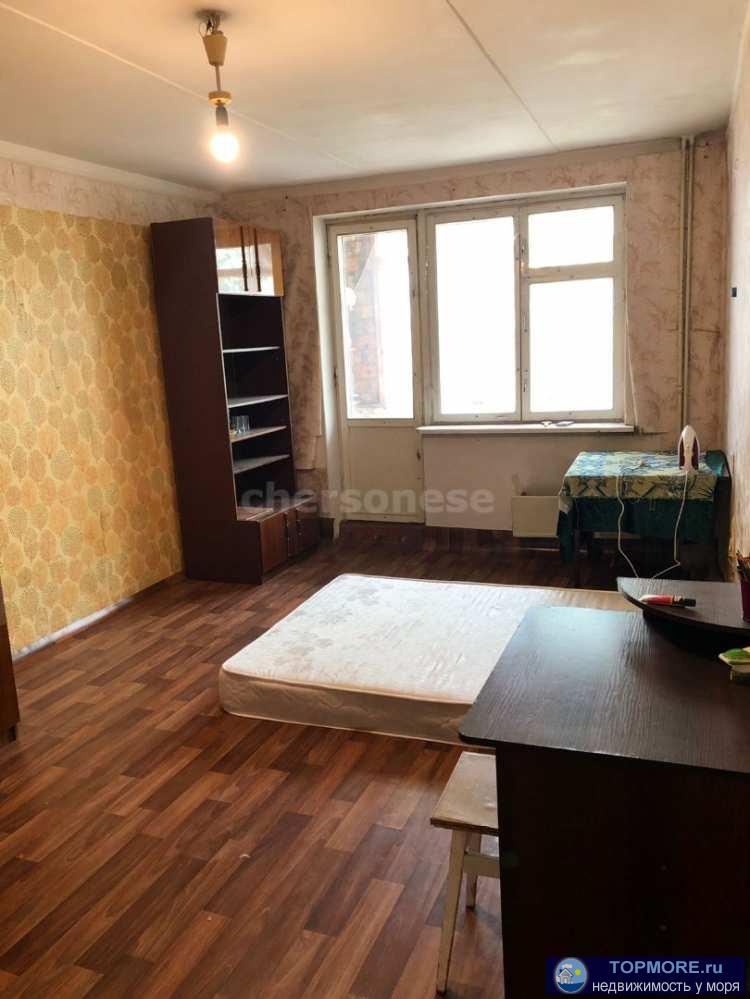 Предлагается к продаже трехкомнатная квартира "чешка" на, реально, высоком первом этаже.  Дом из блоков... - 2