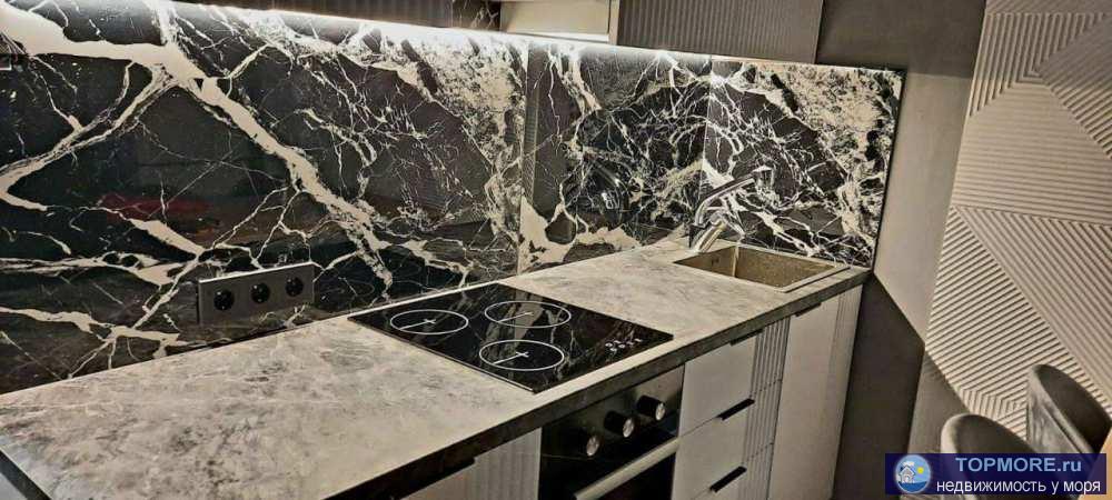 Лот № 169160. Актуальный новый дизайнерский ремонт,сделан с расчётом жить, либо сдавать. Две изолированные спальни....