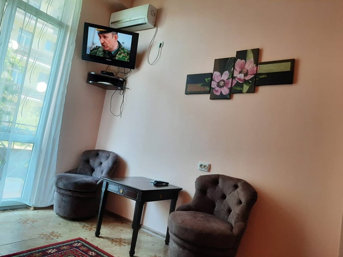 Сдаются апартаменты в закрытом яхт-клубе на берегу моря в Стрелецкой бухте. Расположены на 1 ом высоком этаже....