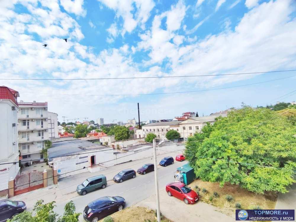 В прямой продаже двухкомнатная квартира - "сталинка"  в центре города Севастополь.  Про документы: один... - 2