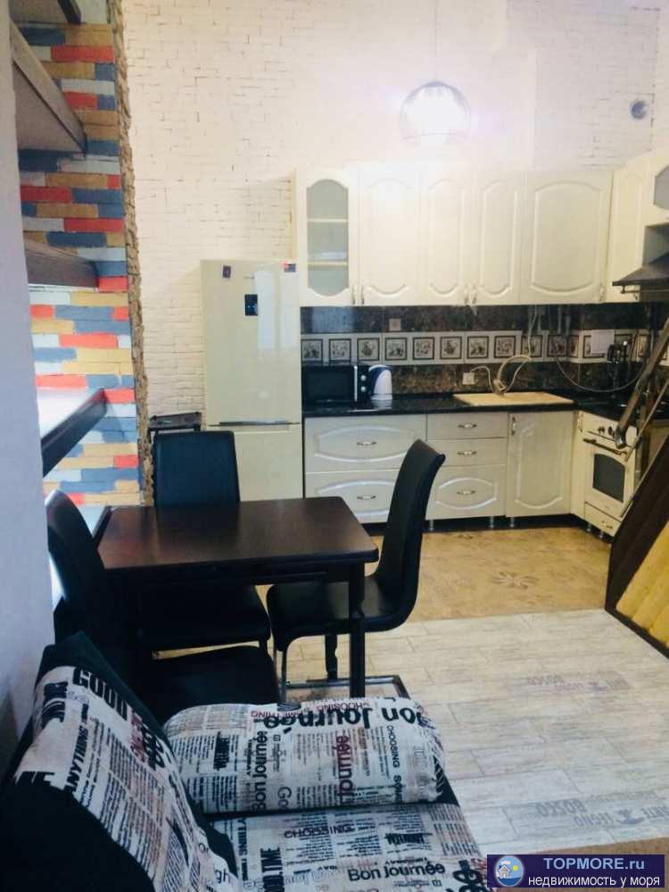 Лот № 170815.   Квартира двухуровневая в 200 м от моря.     Рядом тц Апельсин, Магнит, Пятерочка; пляж Огонек 3,...