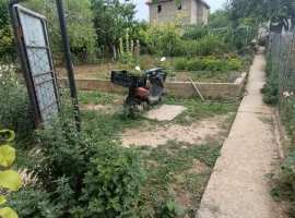 Участок, 5 соток в отличном месте на Северной стороне.

Хороший...