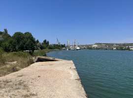 Продается земельный участок под строительство причала для...