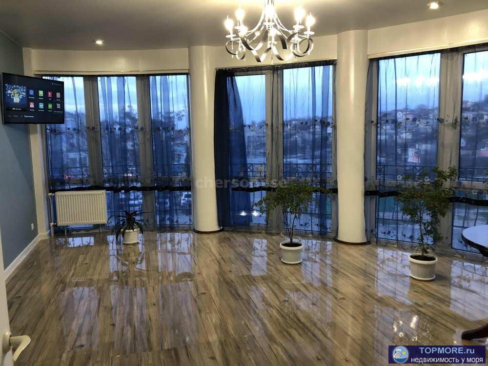  Продаётся шикарная двухкомнатная квартира в центре города с дизайнерским ремонтом   Квартира: Коридор 6,5 в.м.,...