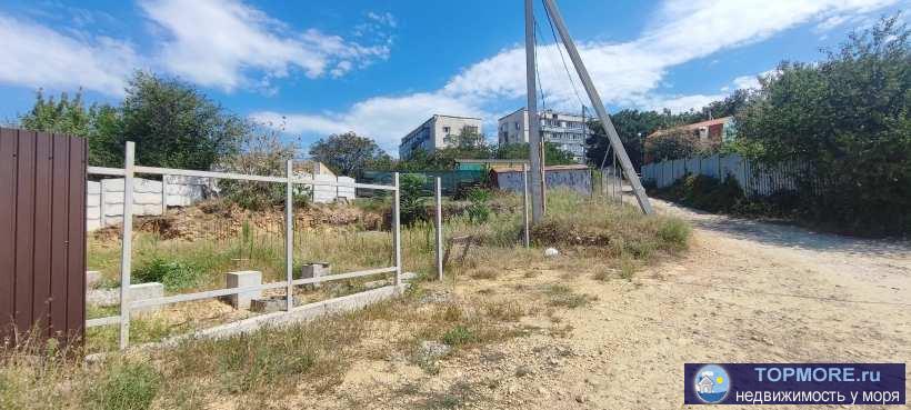 Участок ИЖС, 4 сотки, подъезд по асфальту с ул. Генерала Жидилова.   Распложен отлично!  Городская вода заведена на...