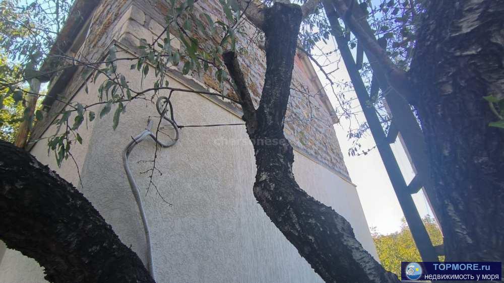 В продаже жилая дача с пропиской. Дом двухэтажный с погребом. Первый этаж жилой, печное отопление, кондиционер....