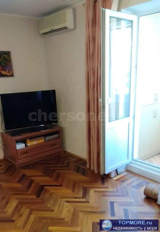 Предлагается в аренду просторная двухкомнатная квартира в отличном районе. Сдается на длительный срок.  В квартире... - 2