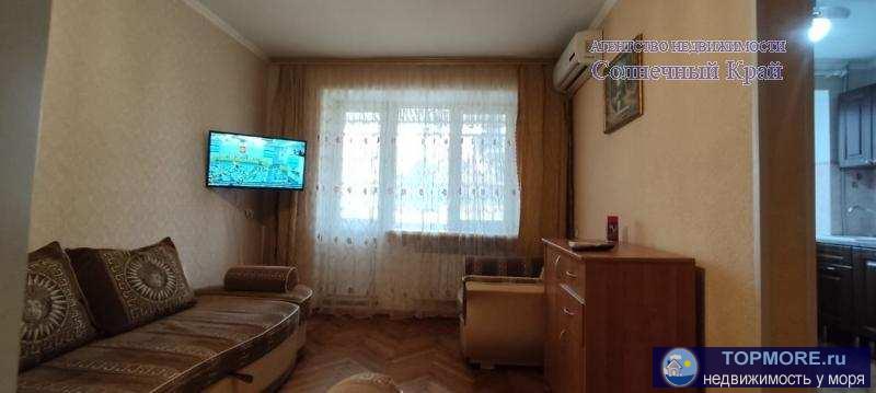 Продаётся 1-комнатная квартира в самом центре Анапы. 35 кв.м. Комната поделена на 2 зоны. Укомплектована всем... - 2
