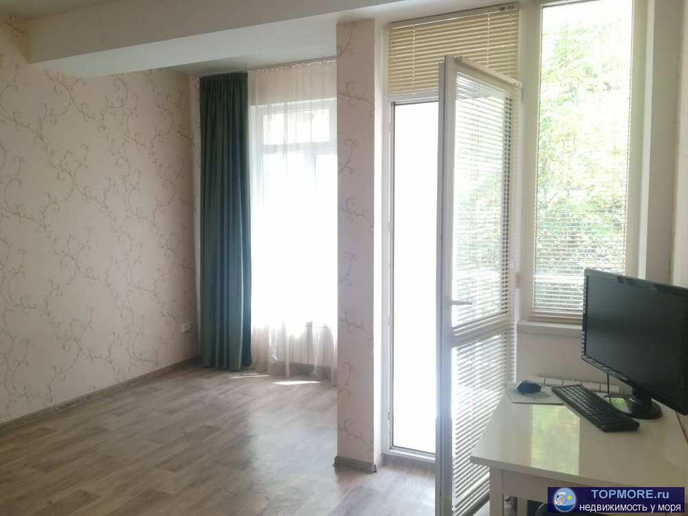 Лот № 172173. Продаю уютную студию в центре Сочи. В квартире сделан ремонт, есть балкон с видом на зелень. Дом сдан и...