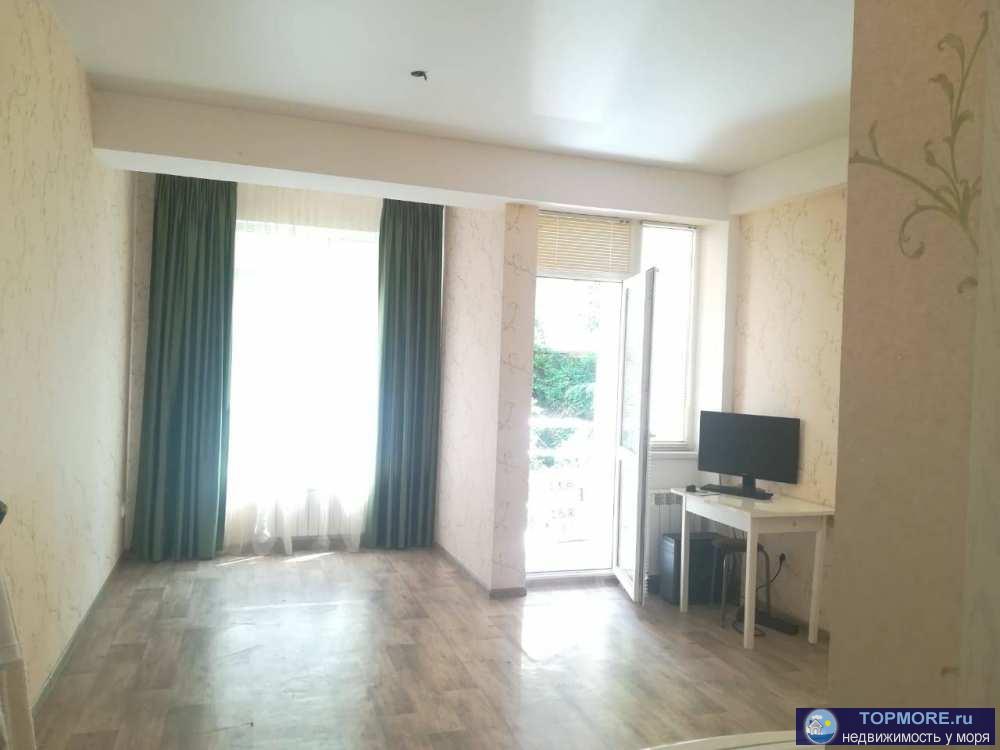 Лот № 172173. Продаю уютную студию в центре Сочи. В квартире сделан ремонт, есть балкон с видом на зелень. Дом сдан и... - 1