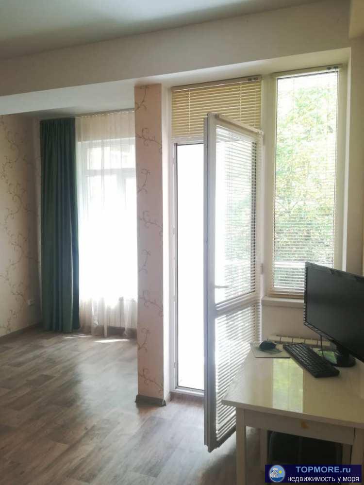 Лот № 172173. Продаю уютную студию в центре Сочи. В квартире сделан ремонт, есть балкон с видом на зелень. Дом сдан и... - 2