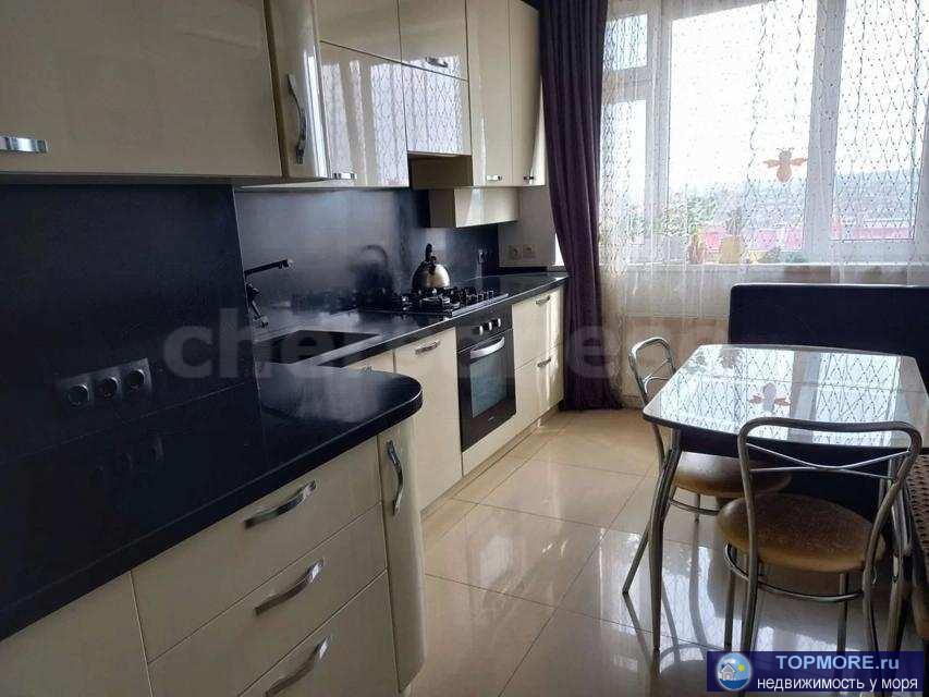 Предлагается к продаже двухкомнатная квартира в элитном доме возле сквера.  Квартира просторная, светлые комнаты,... - 2